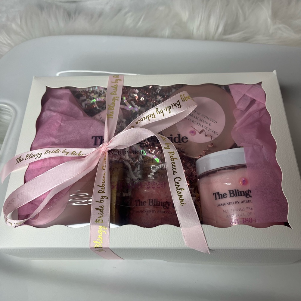 “PAMPER ME” Gift Box Rose Soy Candle, Shaving Balm/Cream Soak,Rose Salt Soak - Picture 9 of 10